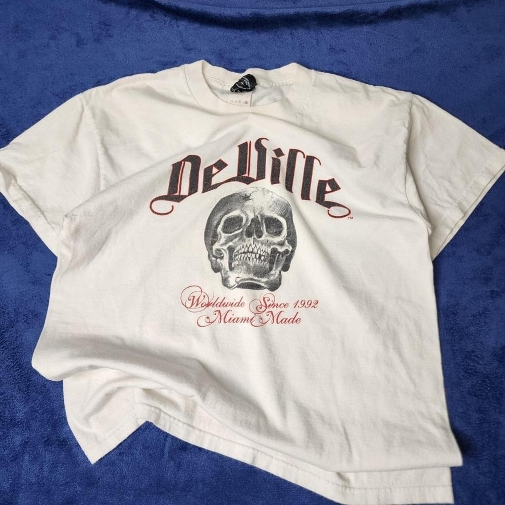 DeVille Miami White and red graphic skull tee